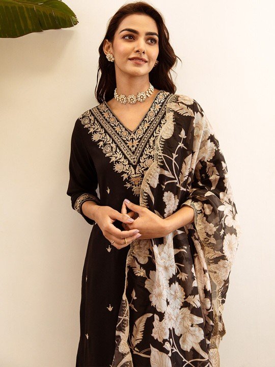 ethnic motifs embroidered regular thread work kurta with salwar & dupatta ethnic motifs embroidered regular thread work kurta with salwar & dupatta