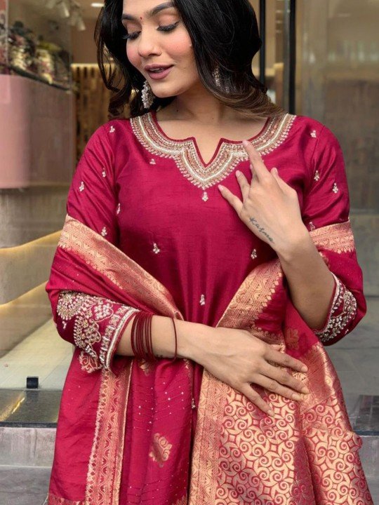 floral embroidered straight kurta with trousers & dupatta floral embroidered straight kurta with trousers & dupatta