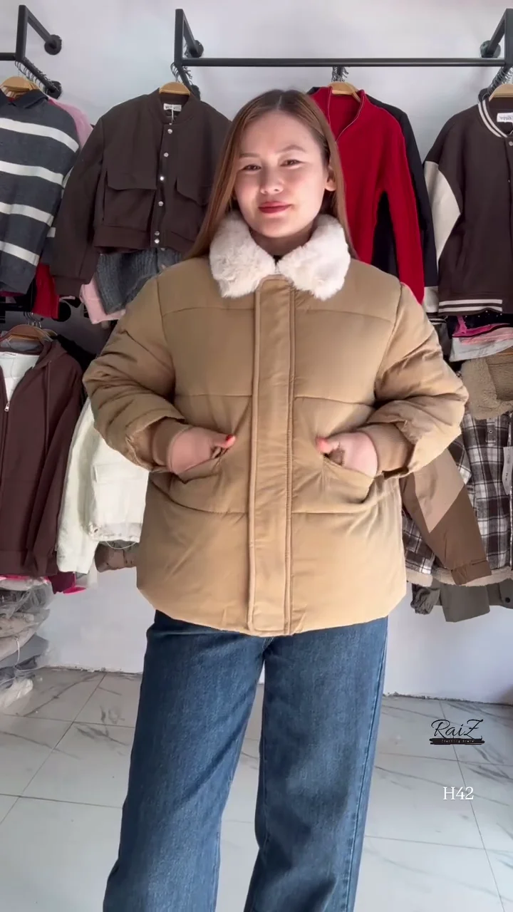stylish women’s puffer jacket with soft faux fur collar, warm quilted padding, and front pocket design – cozy winter outerwear available in beige and cream colors for casual or streetwear looks stylish women’s puffer jacket with soft faux fur collar, warm quilted padding, and front pocket design – cozy winter outerwear available in beige and cream colors for casual or streetwear looks